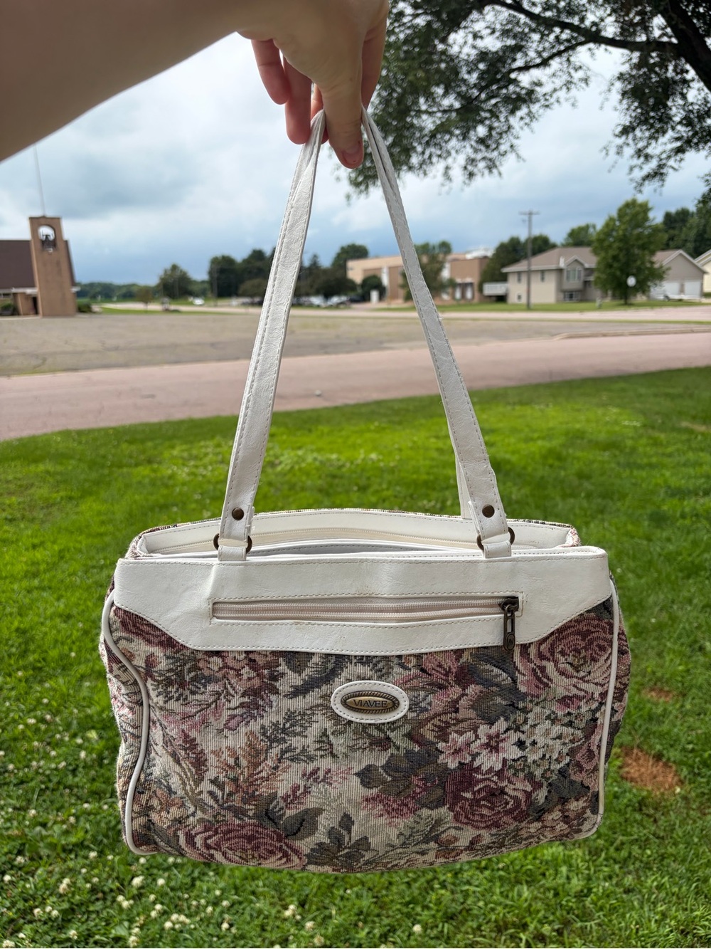 VIAVEE Floral Tapestry Shoulder Bag White Faux Leather Cottagecore Purse